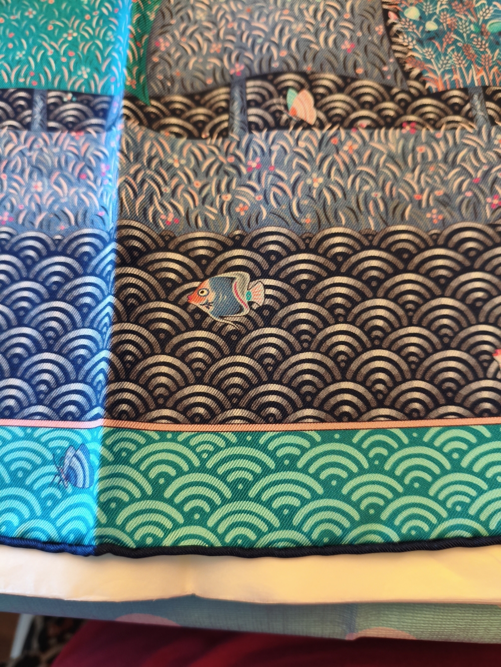 AUTHENTICATED 💙 Hermès NWOT Bateau Fleuri 100% Silk Square + Original Box - Picture 6 of 16
